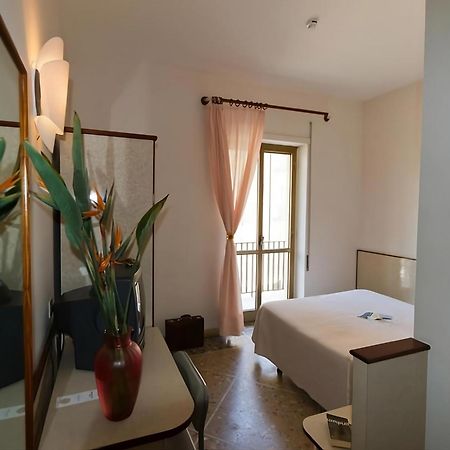 Hotel Serapo Gaeta Bagian luar foto
